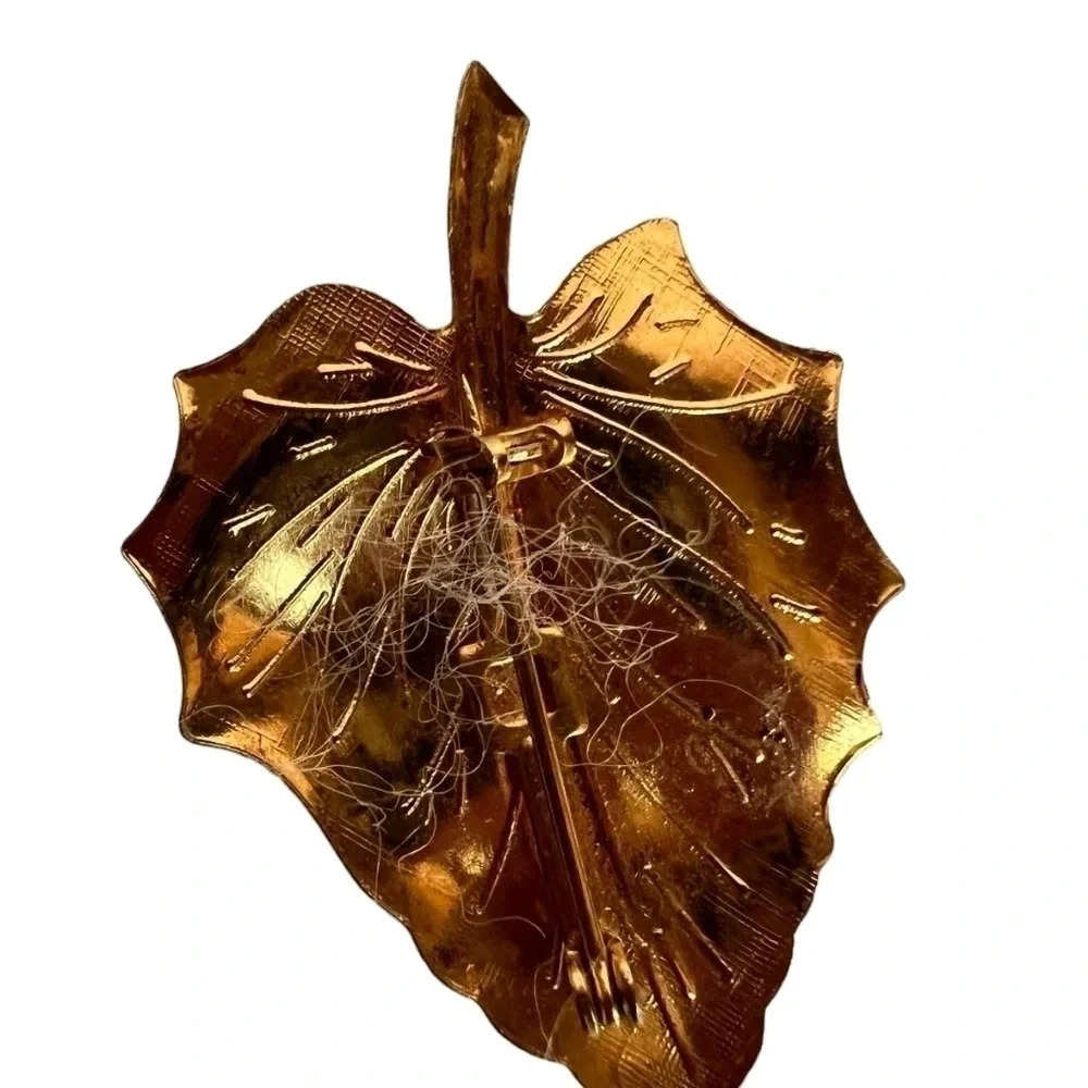 NWOT VINTAGE GOLD TONE FILIGREE LEAF BROOCH PIN - Picture 2 of 2